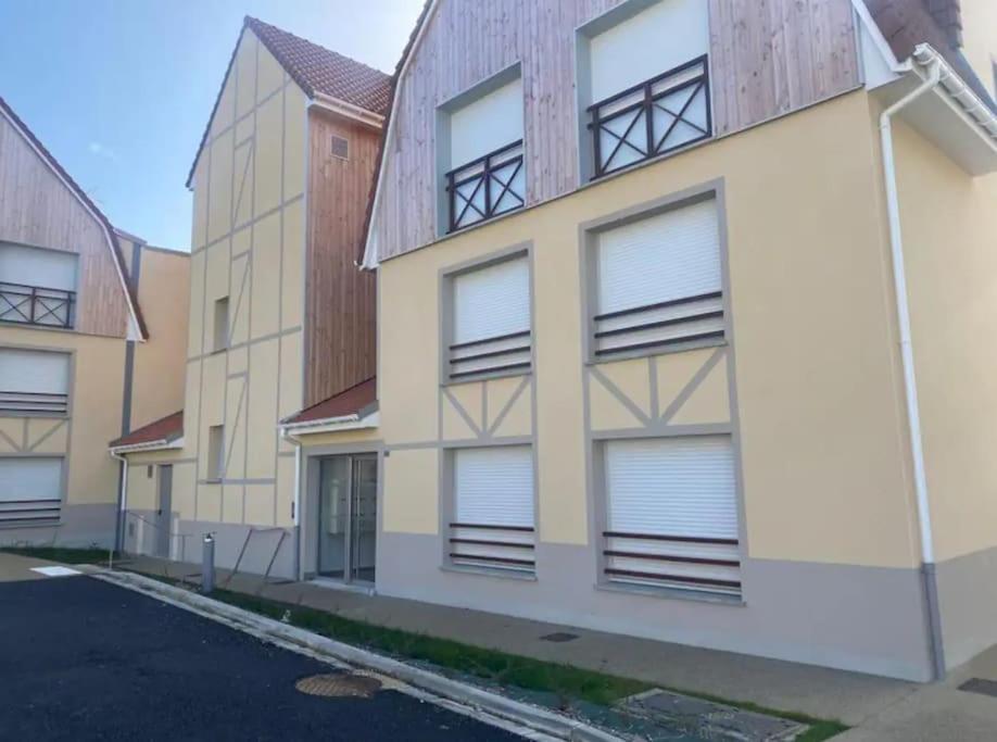 Le Saint Val 004, Appart. Neuf, Jardin, Parking Buitenkant foto
